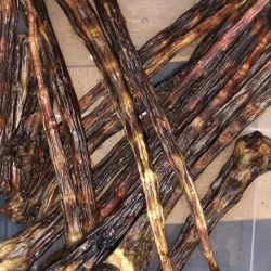 Лакомства сушёные : Хвост гов. 180 руб/100гр.
